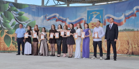 В Увельском округе выпускникам вручили медали, а  их родителям — благодарственные письма - Вся-Округа.РФ