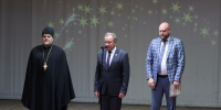 Благочинный Валуйского округа посетил торжественное мероприятие посвященное выпускникам школ Валуйского муниципального округа - Валуйская епархия