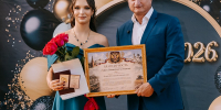 Без помпезности: Сергей Чижов поздравил учащихся родной школы с выпускным - Bloknot-Voronezh.Ru