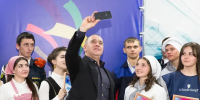 Рашид Темрезов поздравил молодежь КЧР с Днем молодежи - Правительство Карачаево-Черкесской Республики