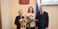 Губернатор вручил аттестат ульяновской шахматистке, пропустившей выпускной из-за Первенства мира - Ulyanovsk.Express