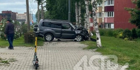 Внедорожник жёстко влетел в дерево в результате ДТП в Южно-Сахалинске - News.Astv.Ru