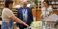 Студенты СПАСКа передали Центру культуры Низинского поселения макеты исторического Лугового парка - Spbdnevnik.ru