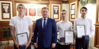 В Ставрополе наградили спасателей, спасших подростков на Комсомольском пруду - Вечерний Ставрополь