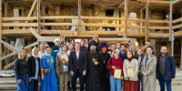 Главное украшение Успенского собора — золочёный резной иконостас XVIII века. - Великоустюгский муниципальный округ