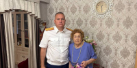 В Кавказском районе офицеры ведомства поздравили ветерана Великой Отечественной войны с 99-летием - Следственный комитет