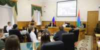 Депутаты Заксобрания Карелии встретились с претендентами в Молодежный парламент республики - StolicaOnego.Ru
