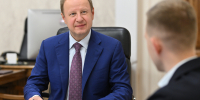 Губернатор Алтайского края Виктор Томенко встретился с председателем Комитета Госдумы по молодежной политике, руководителем экосистемы «Добро.рф» Артемом Метелевым - Администрация Алтайского края
