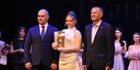 Депутаты областного Совета поздравили выпускников Орловского медколледжа - Совет народных депутатов