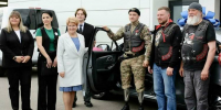 В Заполярье участнику спецоперации вручили автомобиль с ручным управлением - Мурманский вестник