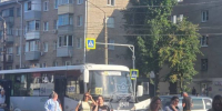 Автобус врезался в легковушку на перекрёстке в Воронеже - МОЁ! Online