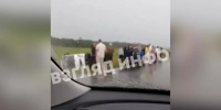 В момент ДТП в автобусе находились 27 детей: полицейские работают на месте аварии в Минусинском округе - ИА Запад24