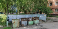 В Октябрьском районе продолжают приводить в порядок контейнерные площадки - Администрация г. Барнаул