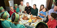 Четыре поколения за одним столом: традиции русской семьи в программе «Дорогами Зауралья» - Область 45