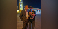 Губернатор общается с жителями. Фото взято из телеграм-канала «Шишкин лес live» - Irk.Ru