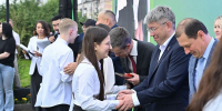 Почти 500 выпускников Улан-Удэ получили медали за отличную учебу - Infpol.Ru