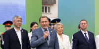 Мэр Улан-Удэ поздравил выпускников-медалистов - Газета Номер один