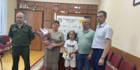 Родным погибшего танкиста передали его орден Мужества - Уездный город