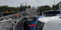 Ветер повалил сценическую конструкцию на Соборной площади в Ульяновске - Ulyanovsk.Express