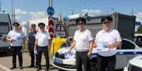 Госавтоинспекторы Адыгеи и Кубани проинструктировали автотуристов - ИА Адыгея Сегодня