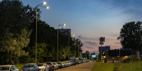 Светло и без «паутины» проводов. На Ключевой улице в Петербурге обновили фонари - Metro Петербург