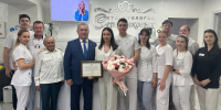 Председатель АКЗС вручил Почетную грамоту АКЗС Екатерине Серебряковой - Законодательное Собрание