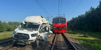 В Киржачском районе «Форд» столкнулся с электропоездом на переезде - Progorod33.Ru