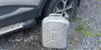 В Уфе канистра с бензином упала с балкона и воспламенилась перед машиной - Башинформ