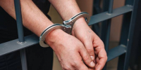 В Брянске наркодилер при задержании сломал руку полицейскому - Телеканал Городской