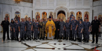 Столичные росгвардейцы почтили память ветеранов боевых действий в храме святого князя Владимира (видео) - Росгвардия