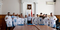 Партийцы подарили новую форму команде Федерации спорта глухих по футболу - Единая Россия Севастополь
