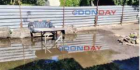 В Шахтах из-за прорыва водопровода затопило дворы и огороды жителей поселка Артем - DonDay-Shakhty.Ru