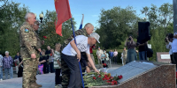 Цветы героям: в Оренбурге почтили память ветеранов боевых действий - Ria56.Ru