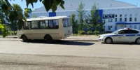 Пенсионерка травмировалась при падении из отъезжающего автобуса в Томске - Baikal24.Ru