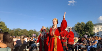 Задействованы 128 человек: большой фольклорный концерт под руководством Надежды Бабкиной прошёл в центре Ярославля - YarCube.Ru