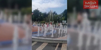 «Администрации Благовещенска на заметку»: амурчанка показала, как дети в Калининграде купаются в фонтане (ВИДЕО) - Asn24.Ru