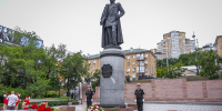Во Владивостоке возложили цветы к памятнику Николая Муравьева-Амурского - Администрация г. Владивостока
