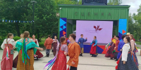 Алтайские коллективы познакомили молодежь с традициями и песнями на ярмарке «Работа России» - Управление делами Губернатора и Правительства