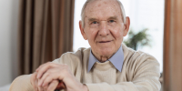 casual-senior-man-home.jpg - Gorod3466.Ru