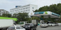 Фото: PRIMPRESS | Попытка подкупить сотрудника АЗС ради лишнего литра топлива теперь грозит штрафами до 1,5 миллиона рублей или тюрьмой - PrimPress.Ru