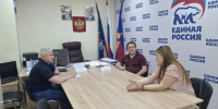 Виталий Баянов, Родион Цырульник и Вадим Семенов получили благодарность от волонтерской организации "Плетем для Победы" - Городское Собрание