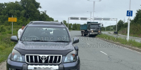 Самосвал протаранил внедорожник Toyota Prado на Русском острове - ГТРК Владивосток