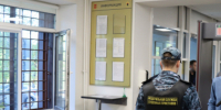 Тесак и серп попытались пронести на приём к судебному приставу в Петрозаводске - StolicaOnego.Ru