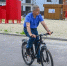 Первый замгубернатора Александр Чепик осмотрел Курчатов на велосипеде - Курские Известия