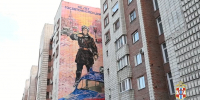 В Омске появился мурал «Регулировщица» - 12 канал