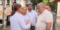 Александр Дронов заехал посмотреть, как работает губернаторский проект «Здоровая семья» - Газета Новгород