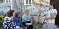 Социальная поддержка на дому: специалисты комплексного центра встретились с пожилыми жителями Шумерли - Министерство труда и соцзащиты