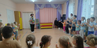 «Путешествие в страну Транспорта»: воспитанники «Рябинки» закрепили правила дорожного движения в игровой форме - 43edu.Ru