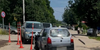 Женщина на «Сузуки Альто» не справилась с управлением и врезалась в стоявший пикап. - Новгородские Ведомости