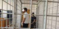 В Курске компания привязала парня к дереву и пыталась сжечь, облив бензином - Друг для Друга